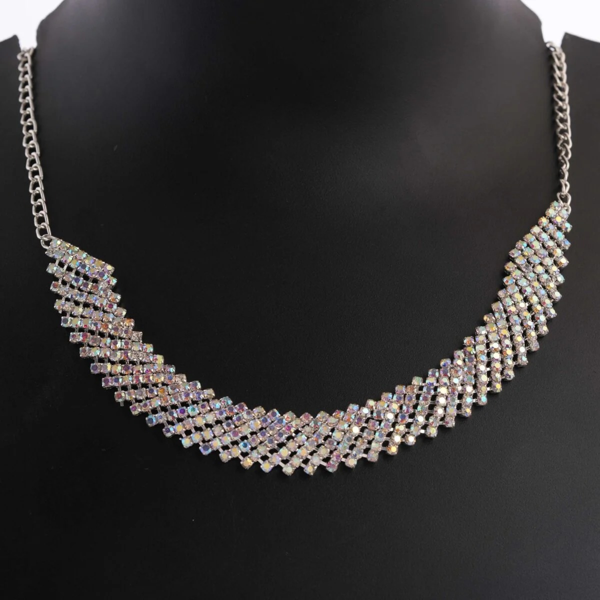 Beautiful Silver stone type earing with necklace