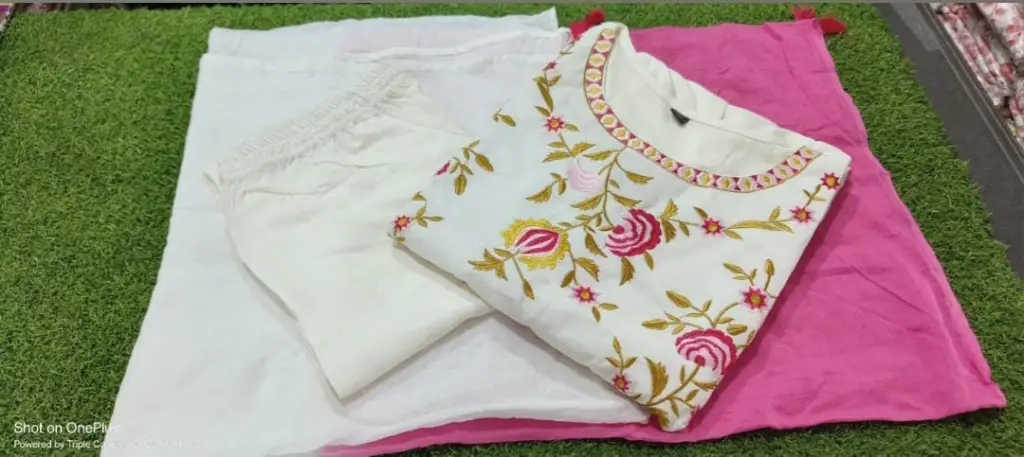Pari Jaipuri Cream Anarkali Kurti Set