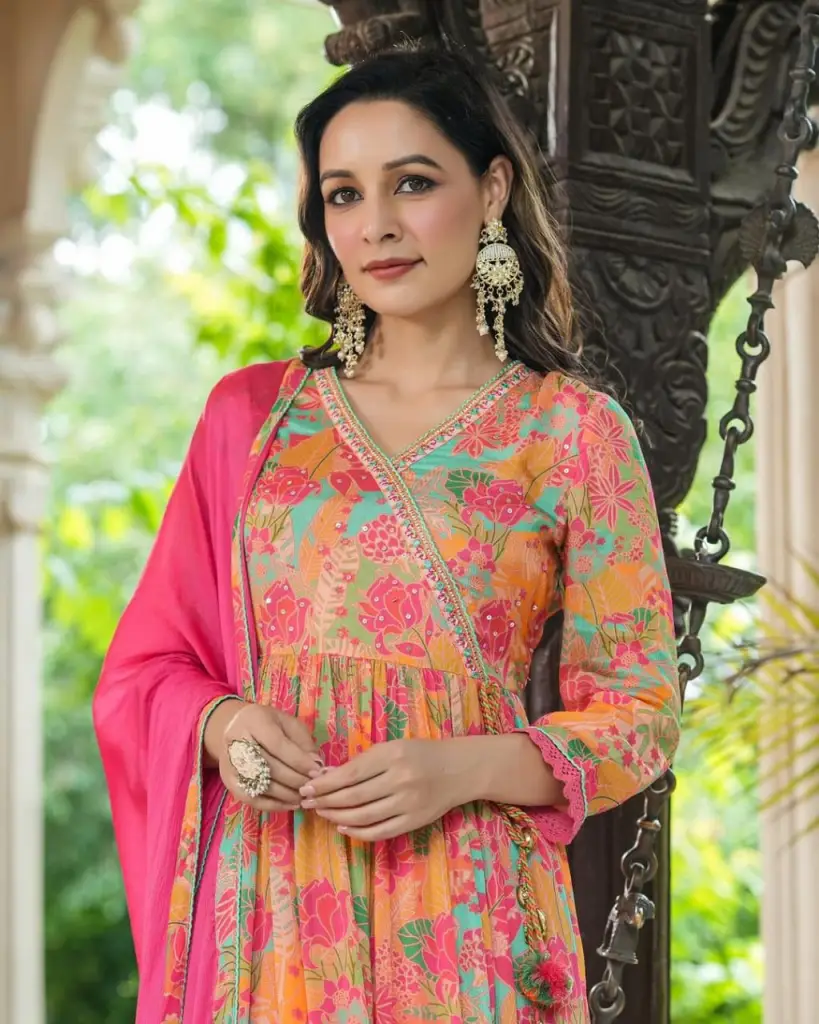 Muslin Alia Cut Embroidered Suit Set