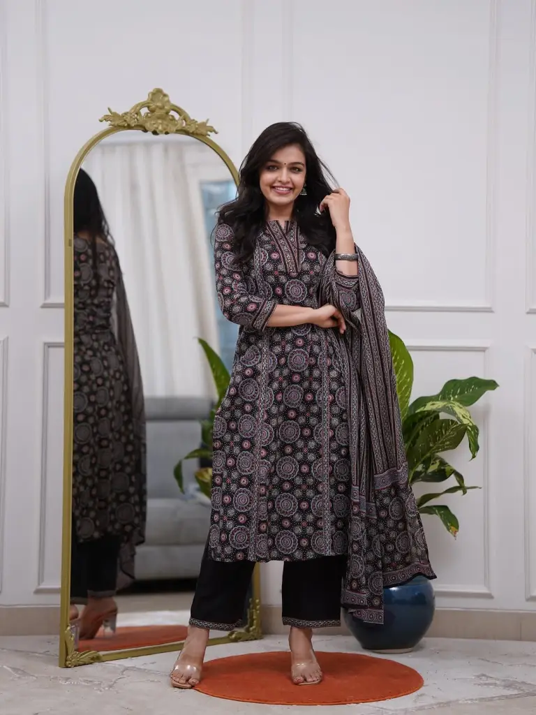 Aari Work Kurta Set