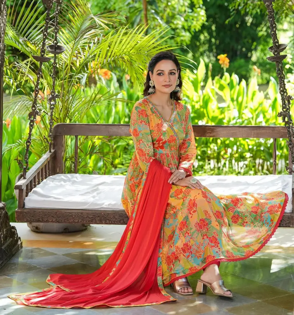 Muslin Alia Cut Embroidered Suit Set