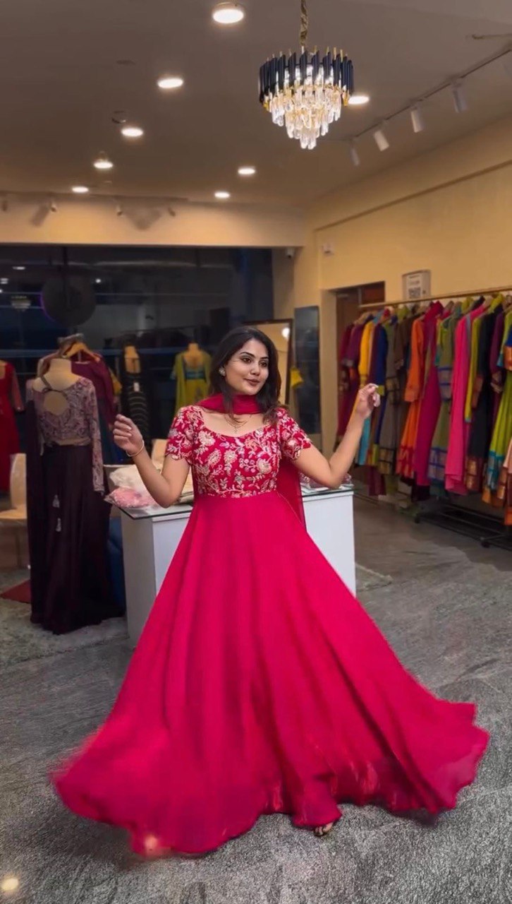 Luxurious Heavy Natural Anarkali Suit Dupatta set.