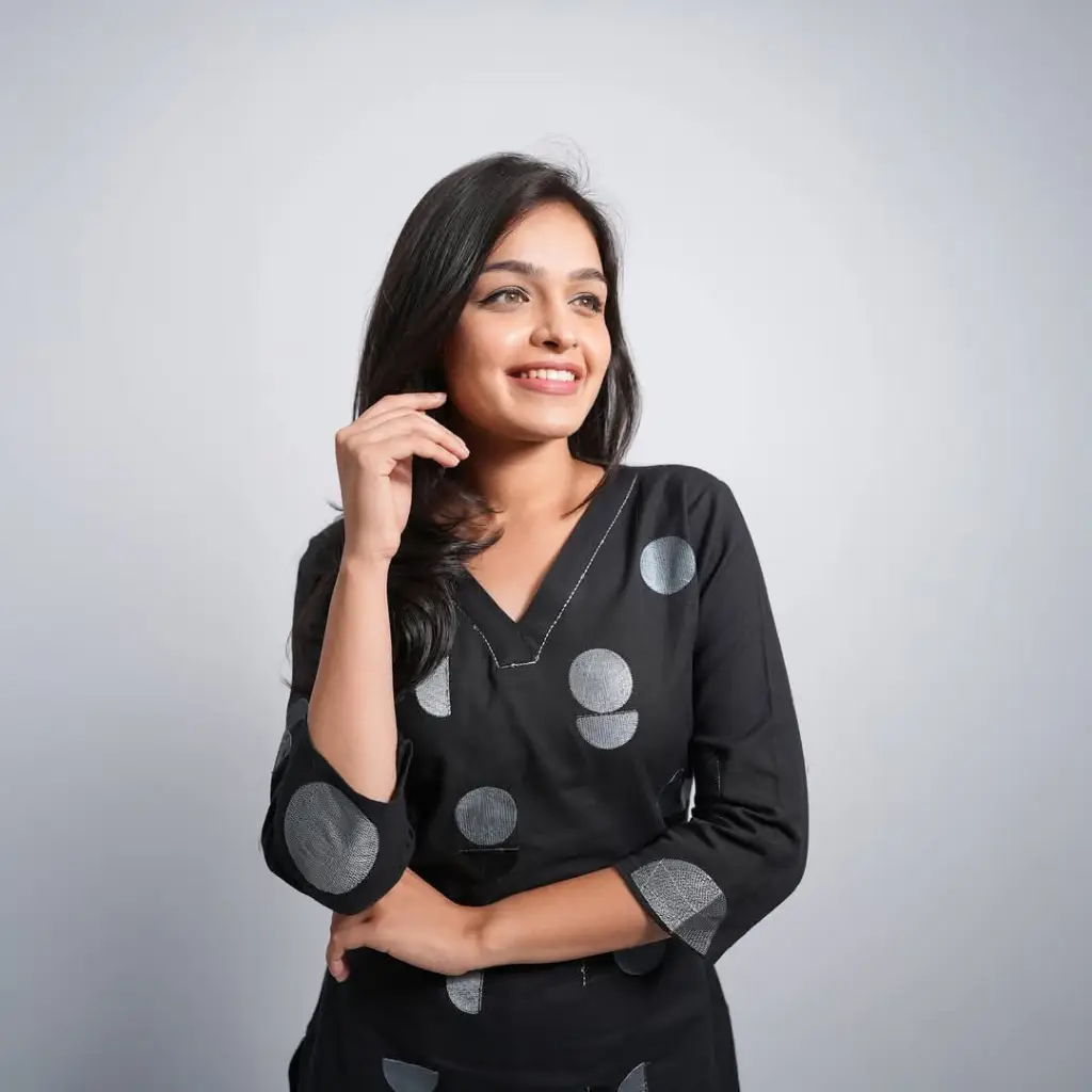Elegant Office Wear Embroidered Kurti Set 