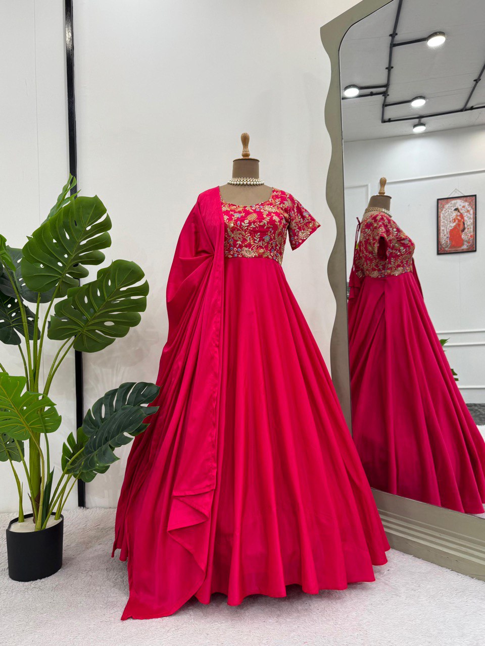 Luxurious Heavy Natural Anarkali Suit Dupatta set.