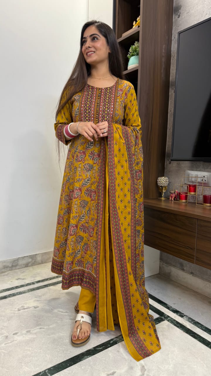 Beautiful floral Printed Suit Set 